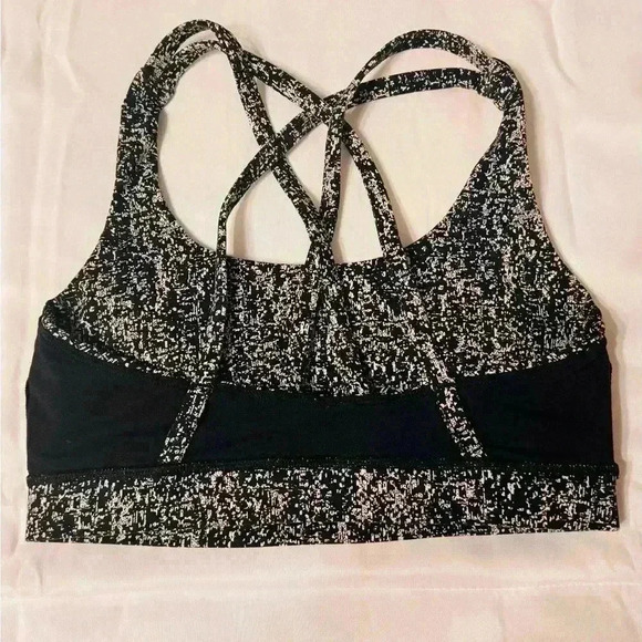 Lululemon Energy Bra
Medium support, B-D cups, black with white spots, size 4 - Picture 6 of 8